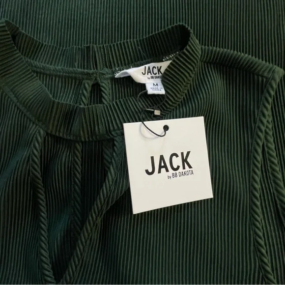 BB Dakota Forest Green Top Size Medium ~ Perfect for date night or Business Wear - Picture 4 of 11